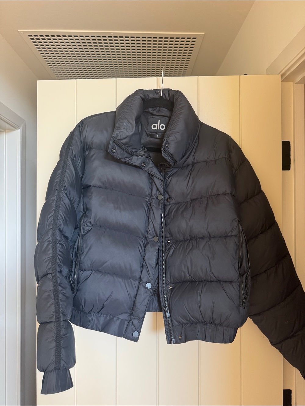 ALO Yoga Black Puffer Jacket